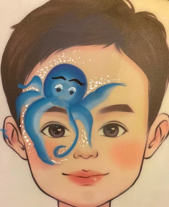 Blauwe octopus-schmink met tentakels en witte bubbelaccenten